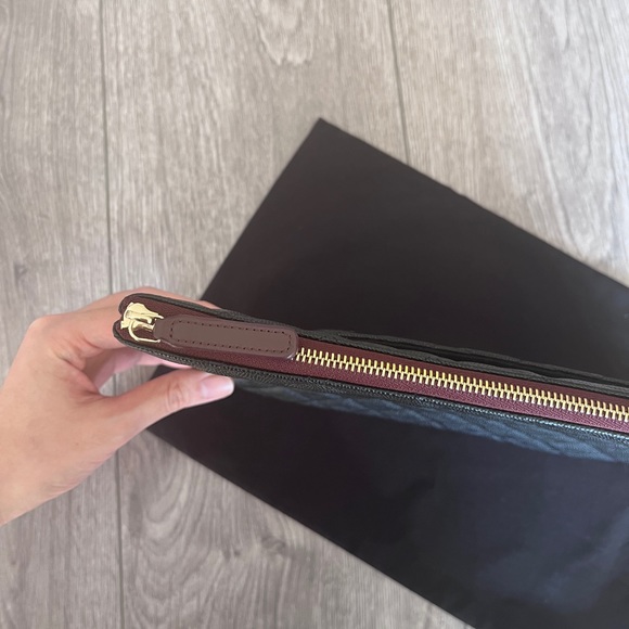 Authentic Chanel medium pouch - Picture 2 of 9